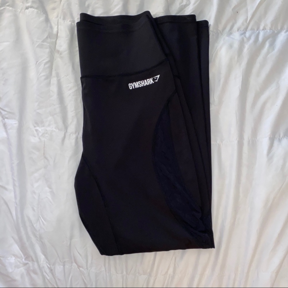 BLACK GYM SHARK LEGGINGS